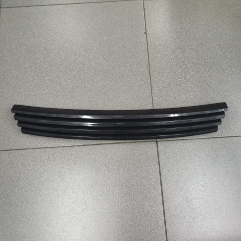 РЕШЕТКА РАДИАТОРА ПРИОРА С/О 4 ПОЛОСЫ ШИРОКИЕ БЕЗ ЗНАКА см.фото фото 1